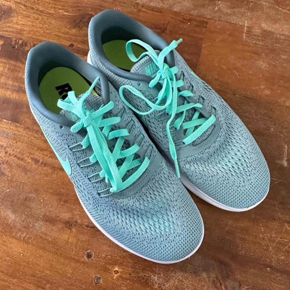 Nike Free‎ RN green running shoes sneakers ladies size 8.5. Worn only two times.